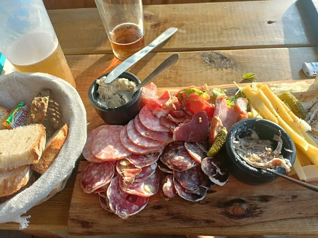 The Red Bus restaurante en Wirwignes