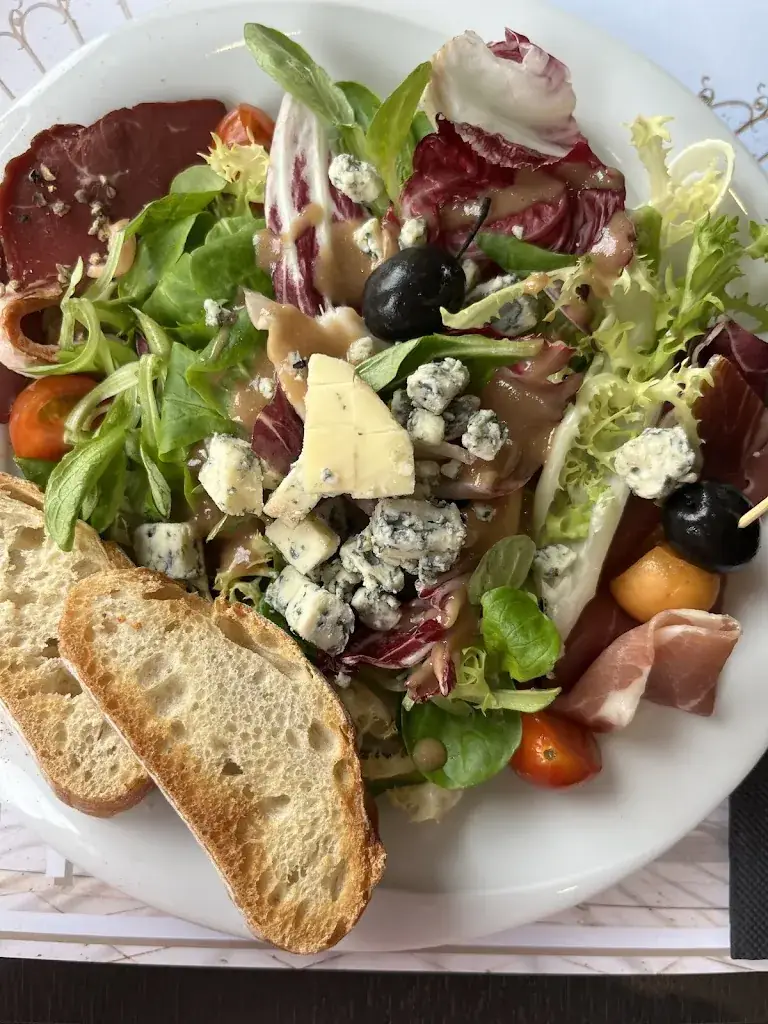 Nico Hainaut_La Mère Riboulin Chez Richard_Creuzier-le-Vieux_review