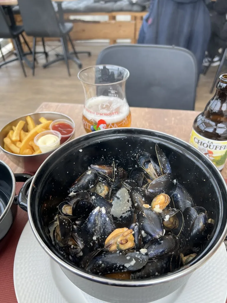 Robert McIntosh_Le Nouméa_Dunkerque_review