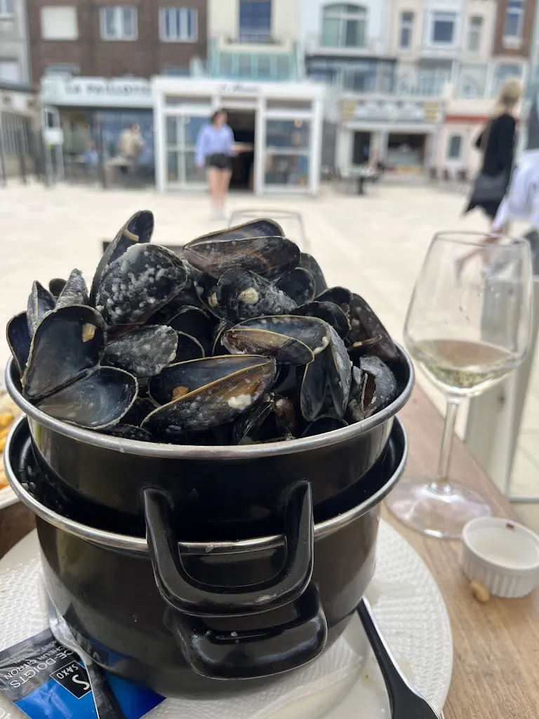 Gillian Hanson_Le Nouméa_Dunkerque_review