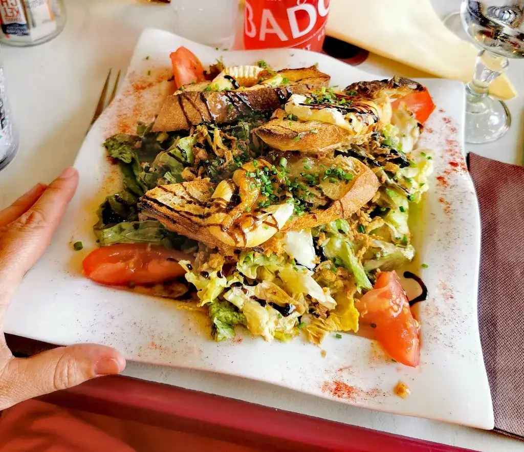 Sandra Henriques_L'ANNEXE_Creuzier-le-Vieux_recensione