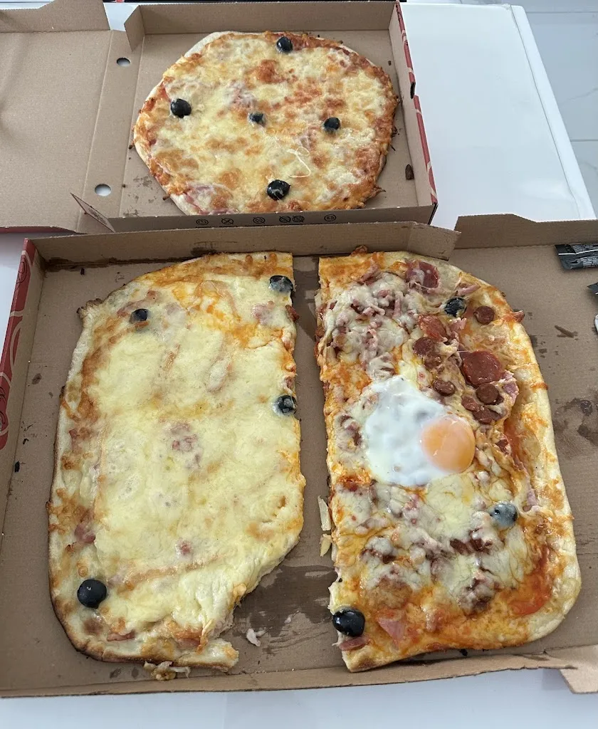 Pizza Moluss Restaurant in Cuincy