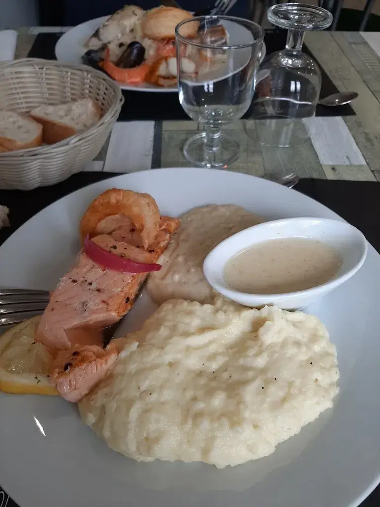 Le Saint Sulpice restaurant in Ham