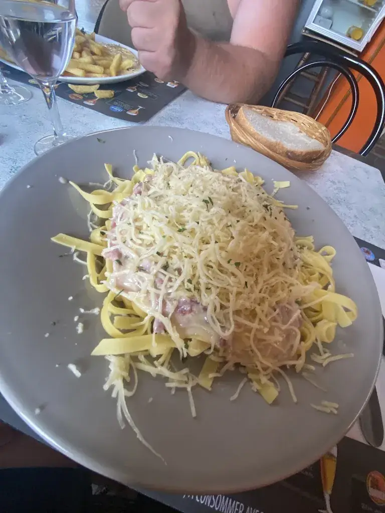 L'escapade Café-Brasserie_Moulle_slider_image_2