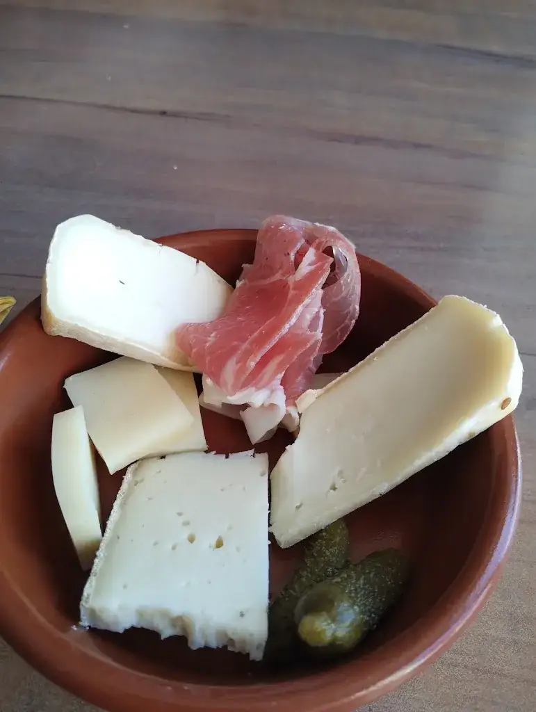 Vero L. Copello_Le Café des Platanes_Cranves-Sales_review