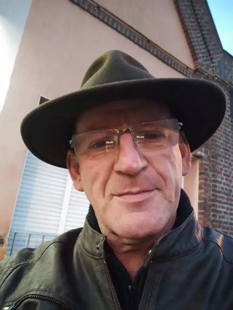 Francesco Santoro_Bar-tabac Sainte-Catherine_Étreillers_review