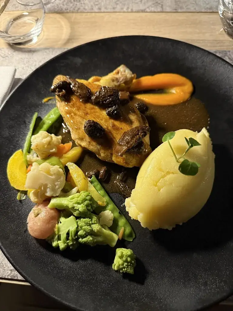 Laurent Gina_La table Ernesto_Cranves-Sales_review