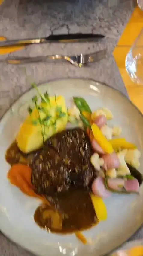 La table Ernesto_Cranves-Sales_slider_image_2