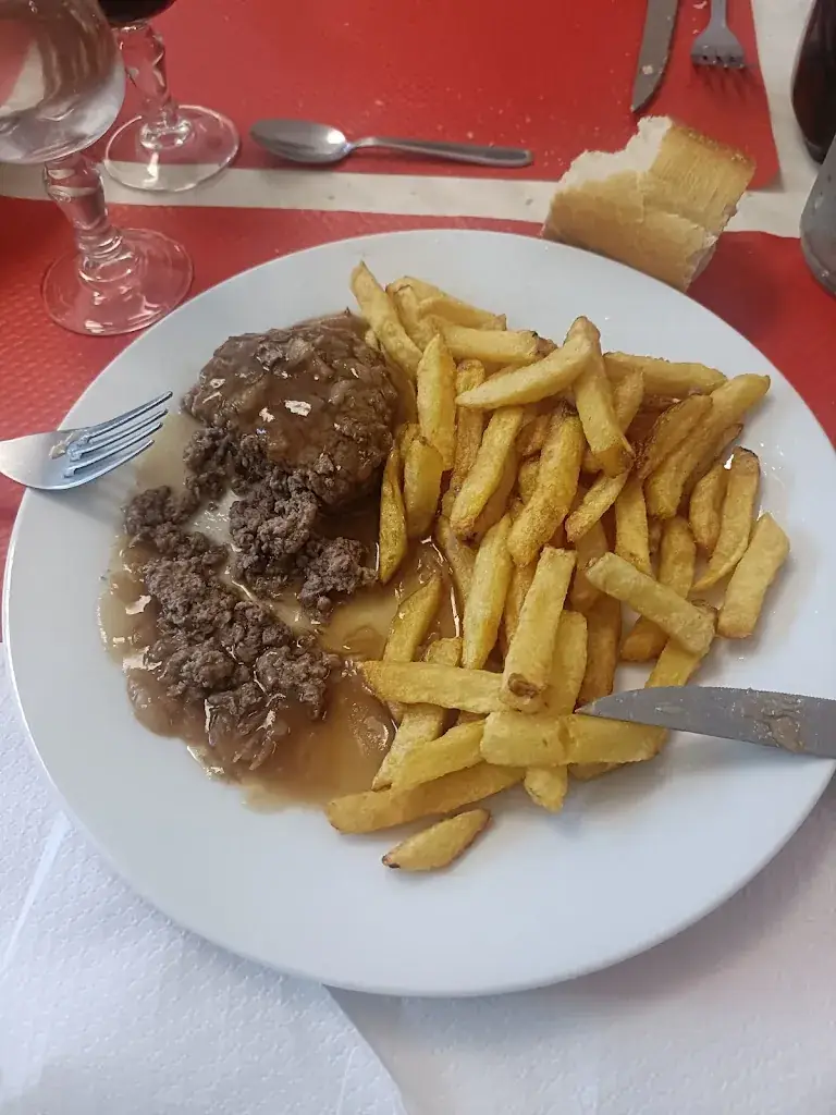 Les Trois Casquettes restaurant in Neuville-Saint-Amand