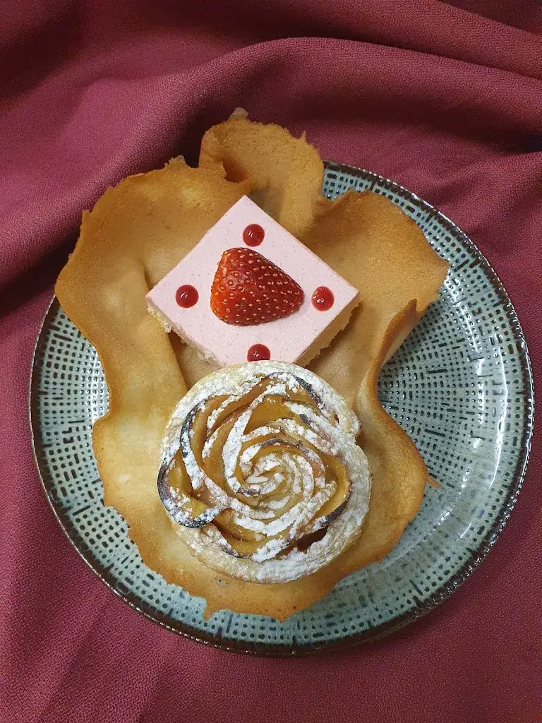 Au Vieux Pressoir_Cranves-Sales_slider_image_2