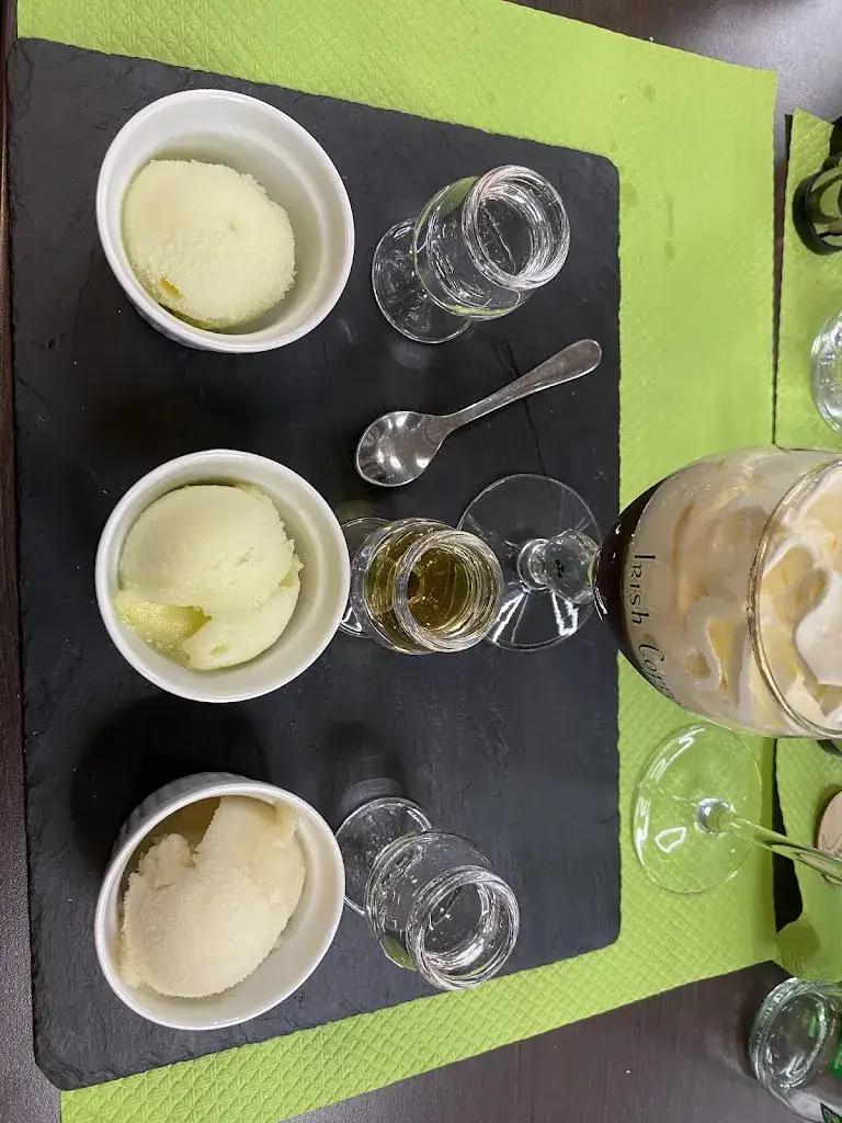 michael leclercq_Le carrousel de la place_Fenain_review