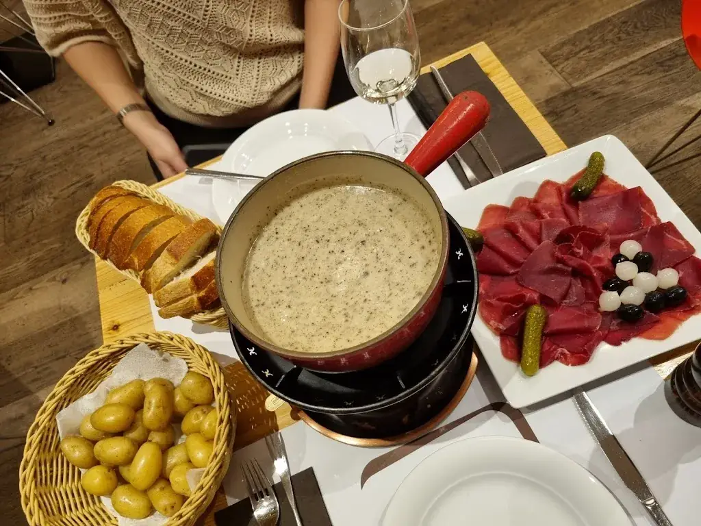 P. D._Café de la gare_Bulle_review