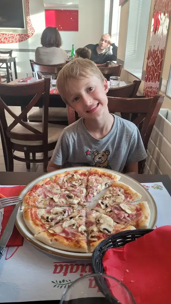 Charlie Rome_La Traviata_Fleurines_review