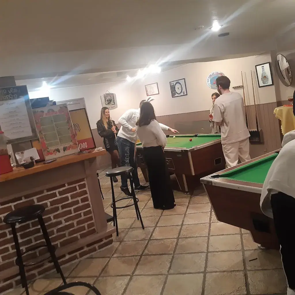 Cafe Chez Micheline Le France Gallant restaurant in Gondecourt