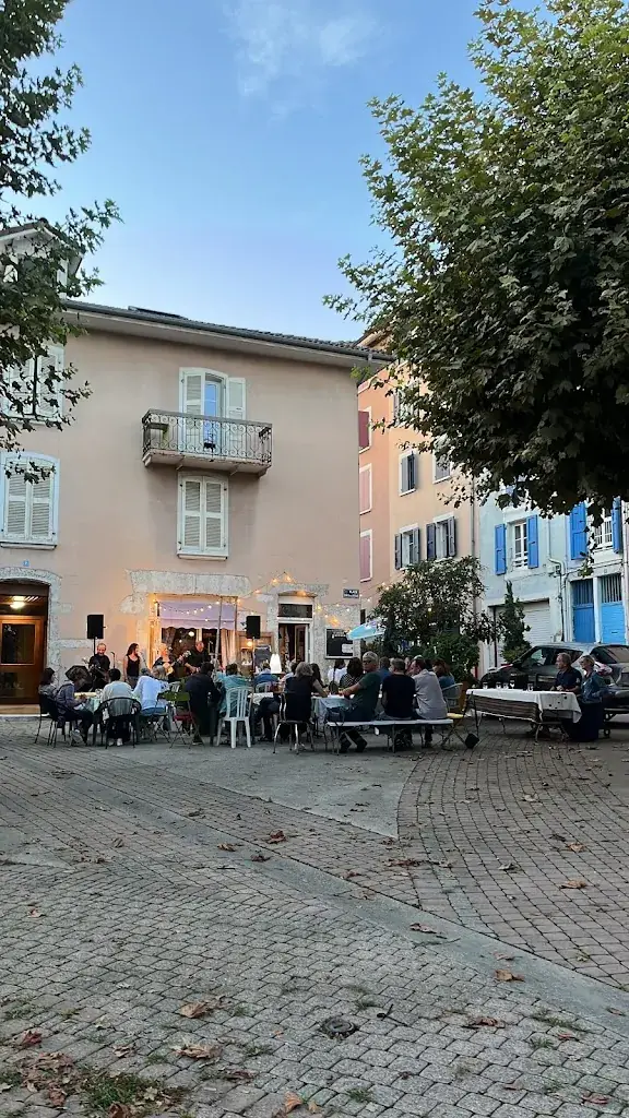 Amandine Bernard_Café broc' le grenier_Voiron_review