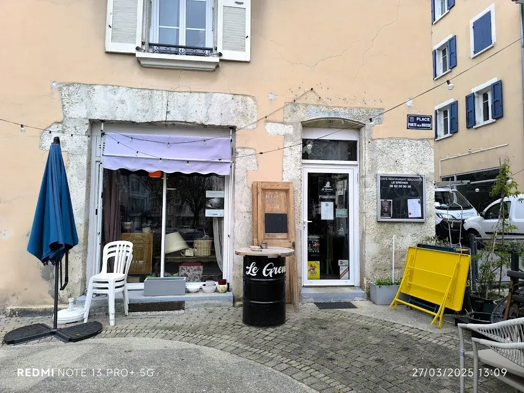 Café broc' le grenier restaurant in Voiron