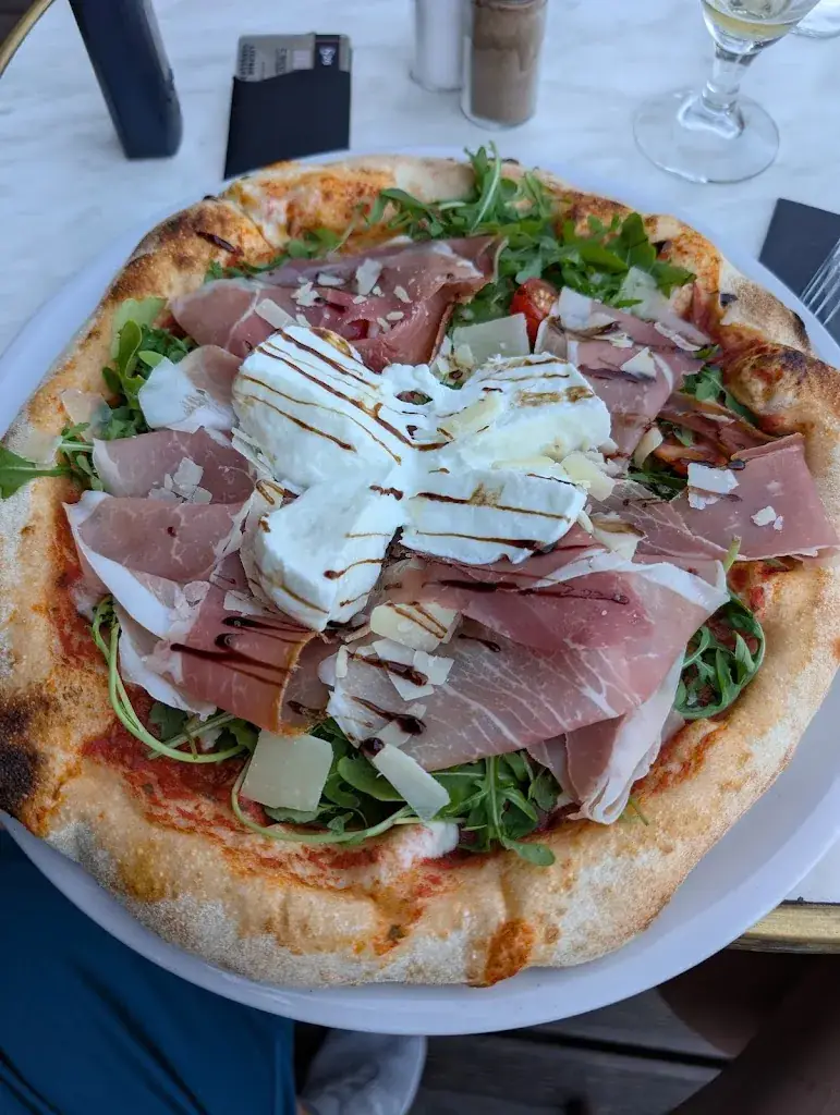 Stephan Schmitz_La Mamma_Albertville_review