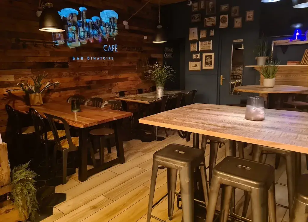 L'Édison Café & Le Square restaurant in Fruges