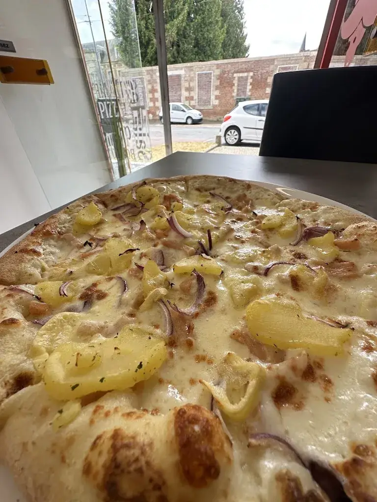 Frenchy Pizza Guiscard _Guiscard_slider_image_2