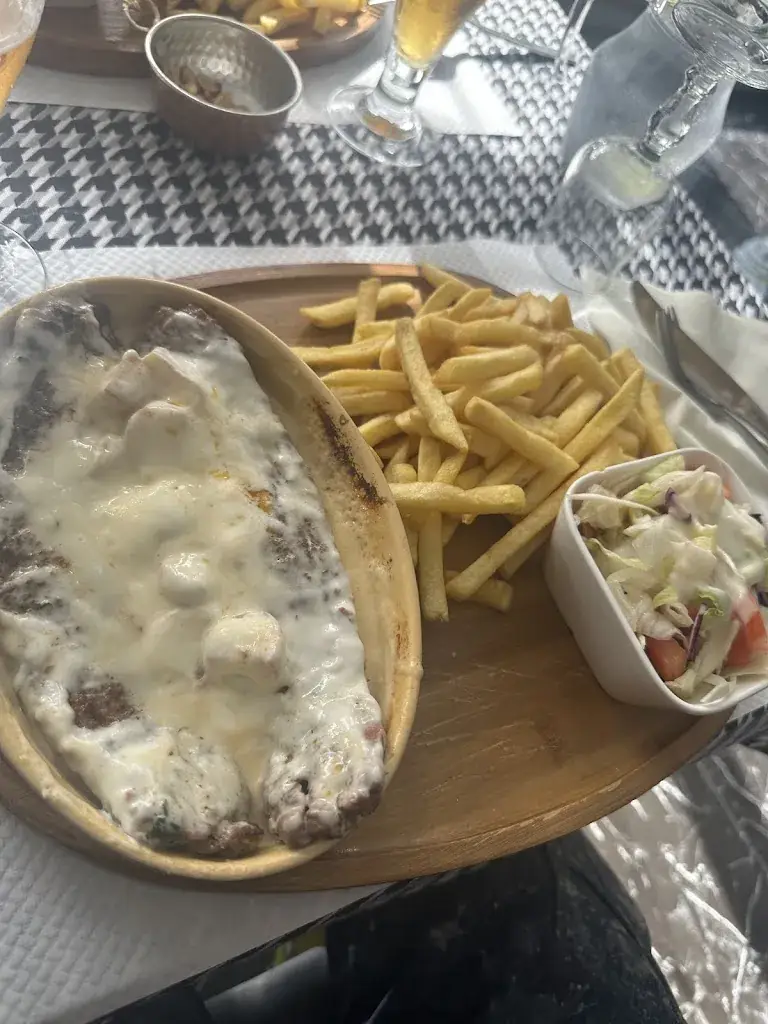 Alexandr Pesotsky_Bar Restaurant Harbonnières Grill Kebab plus chambre d'hôte_Harbonnières_review