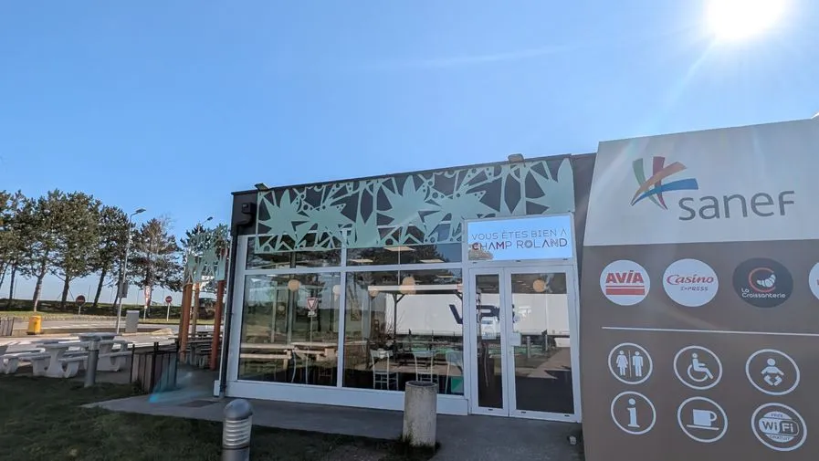 Aire de Champ Roland Restaurant in Villeneuve-sur-Aisne