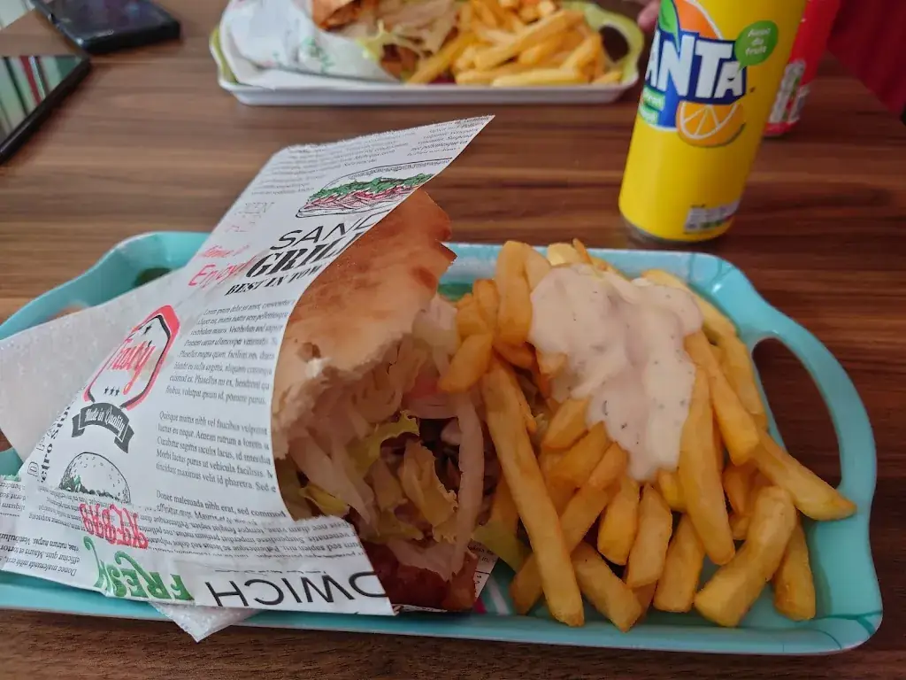 Le Palais d'Ankara_Villeneuve-sur-Aisne_slider_image_3