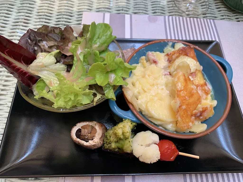 Emily Poplawski_Le Chaudron_Thiers_review