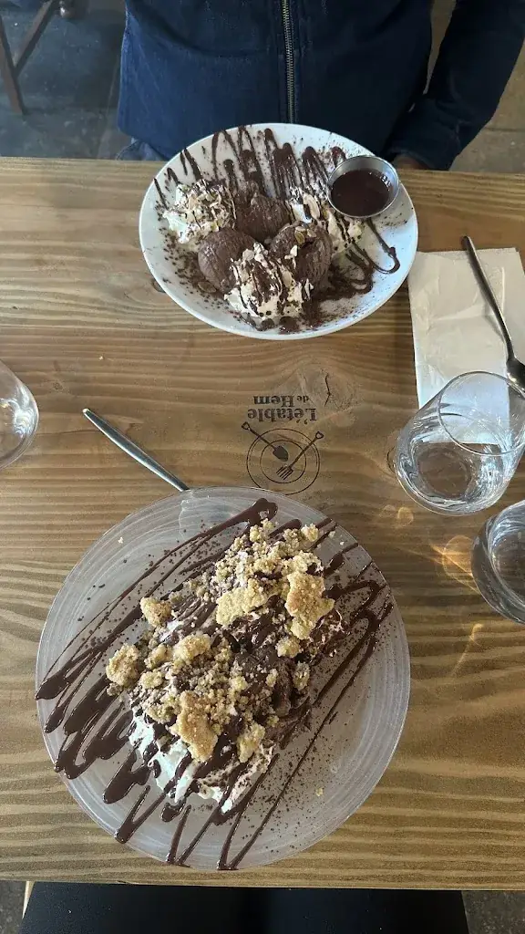 wiwie Natacha Lawson_L'étable de Hem_Hem_review