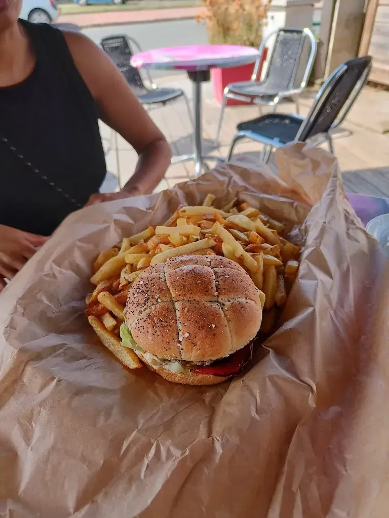 Julien Yutil_Friterie Chez Aurel_Helfaut_review