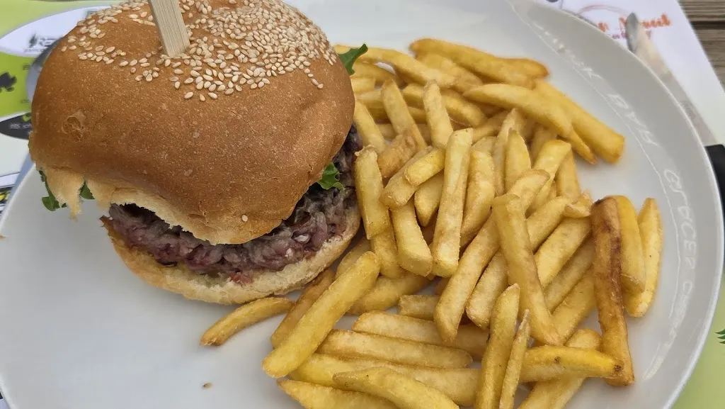 Au Bon Accueil restaurant in Cublize