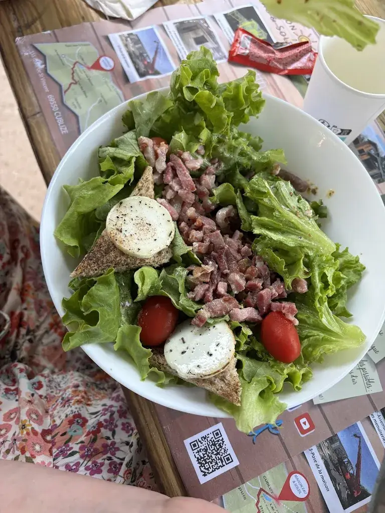 Le Robinson restaurant in Cublize