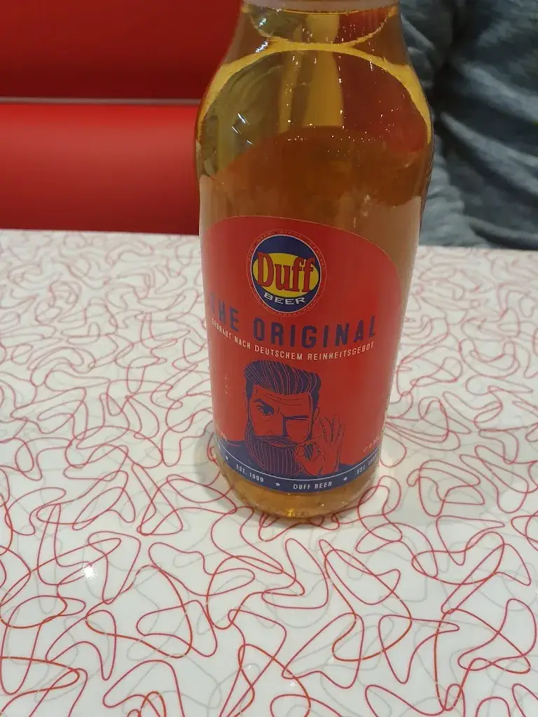 Leon Thomson_Holly's Diner_Louvroil_review