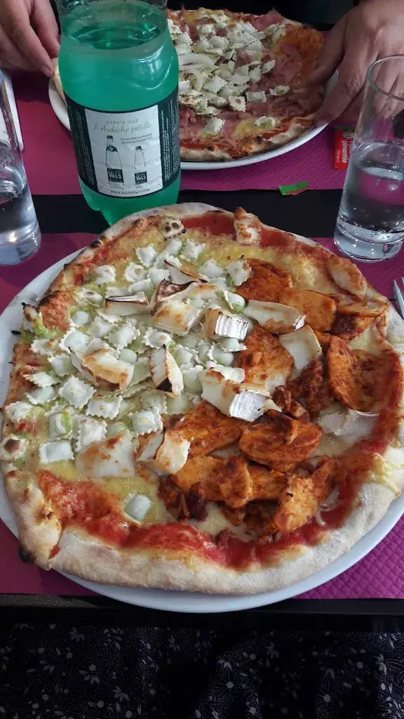 Le Pizz_Cruas_slider_image_2