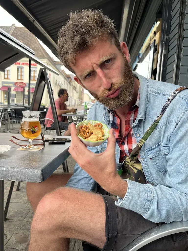 Kazmierczak Chloé_Café du Commerce_Hesdin-la-Forêt_review