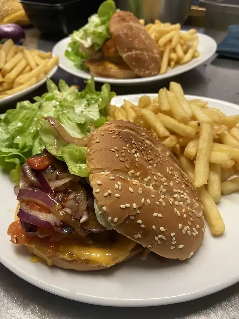 Café du Commerce restaurante en Hesdin-la-Forêt