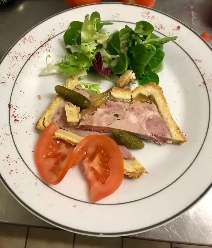 Le Premier à table_Cruas_slider_image_2