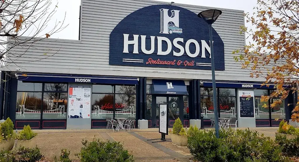 Hudson restaurant in Jaux