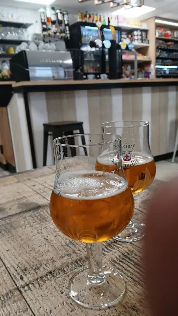 Café De La Place restaurant in Capelle-lès-Boulogne