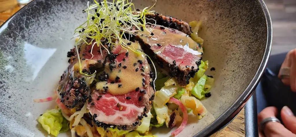 Aux Jours Heureux_Madeleine_slider_image_2