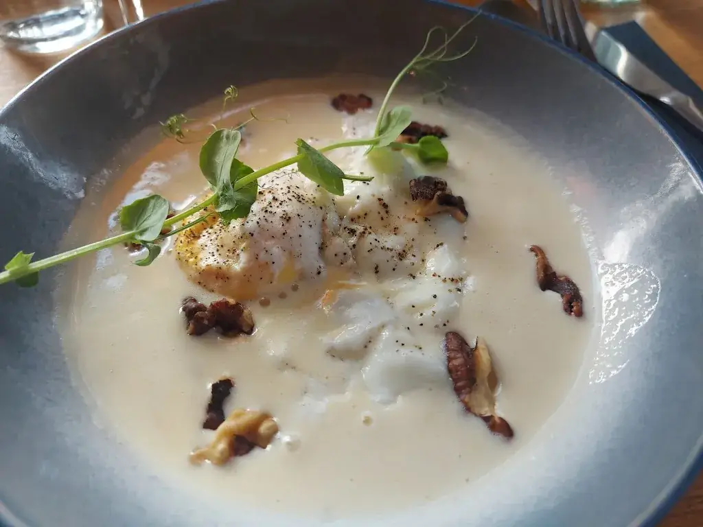 Aux Jours Heureux_Madeleine_slider_image_3