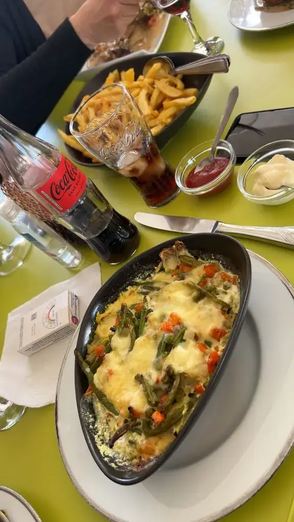 Amina St_Au Bord De L'Eau_Hirson_review