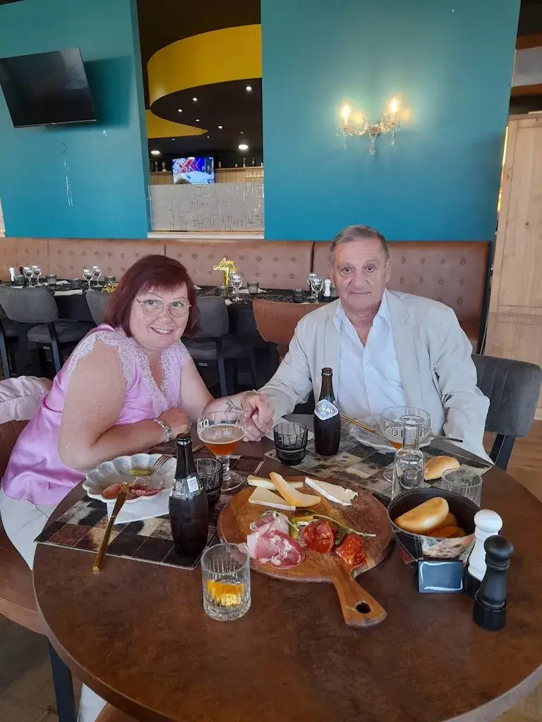 Bernadette SALOME_Le Bouchon d'Adèle_Sentinelle_review