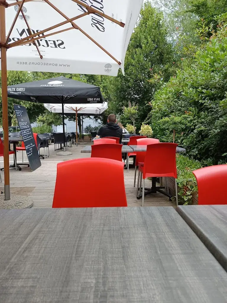 tom c_Les Agapes Bar Brasserie_Sentinelle_review