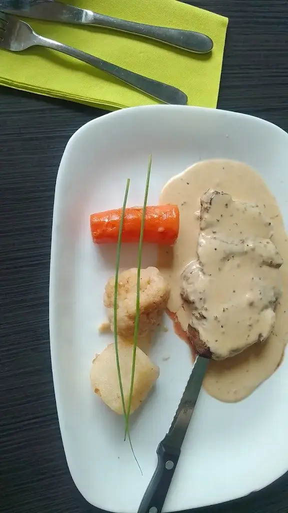 Aurelie Bourlet_Les Agapes Bar Brasserie_Sentinelle_review