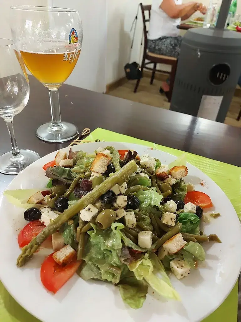 beata bonpas_Le Caméléon_Lamorlaye_review