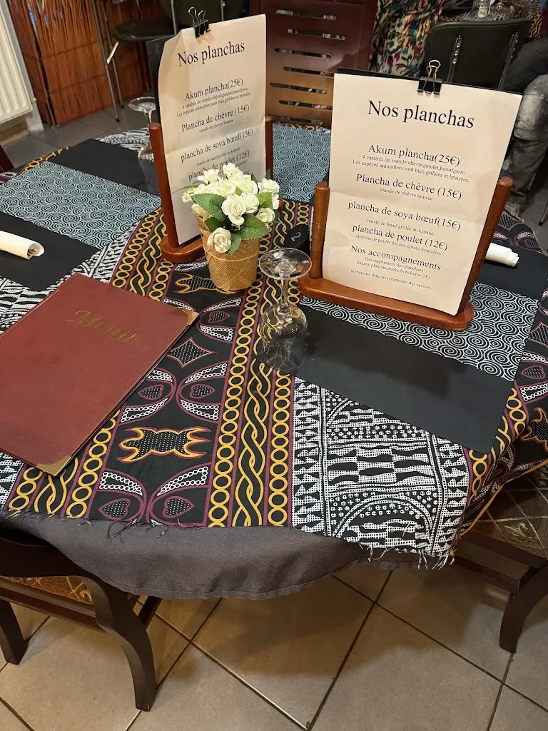 Val T_La marmite d'Akum_Halluin_review