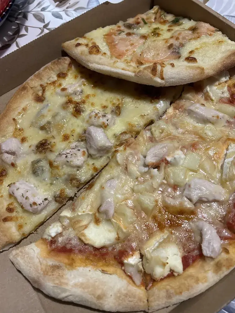 Amy Oak_Mirabella Pizza_Halluin_review