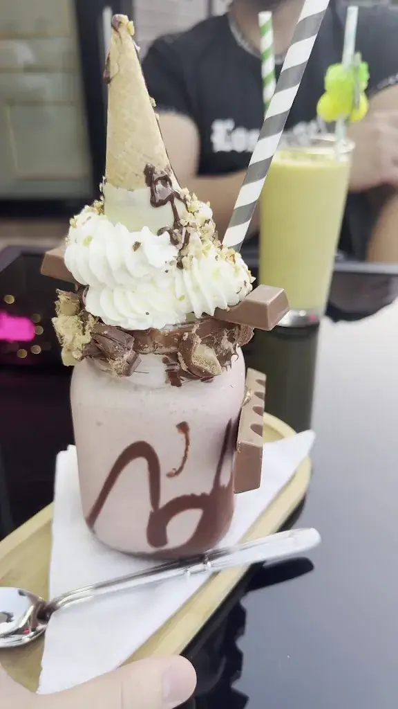 Romee Lefebvre_Le 216 Milkshake & Waffle_Halluin_review