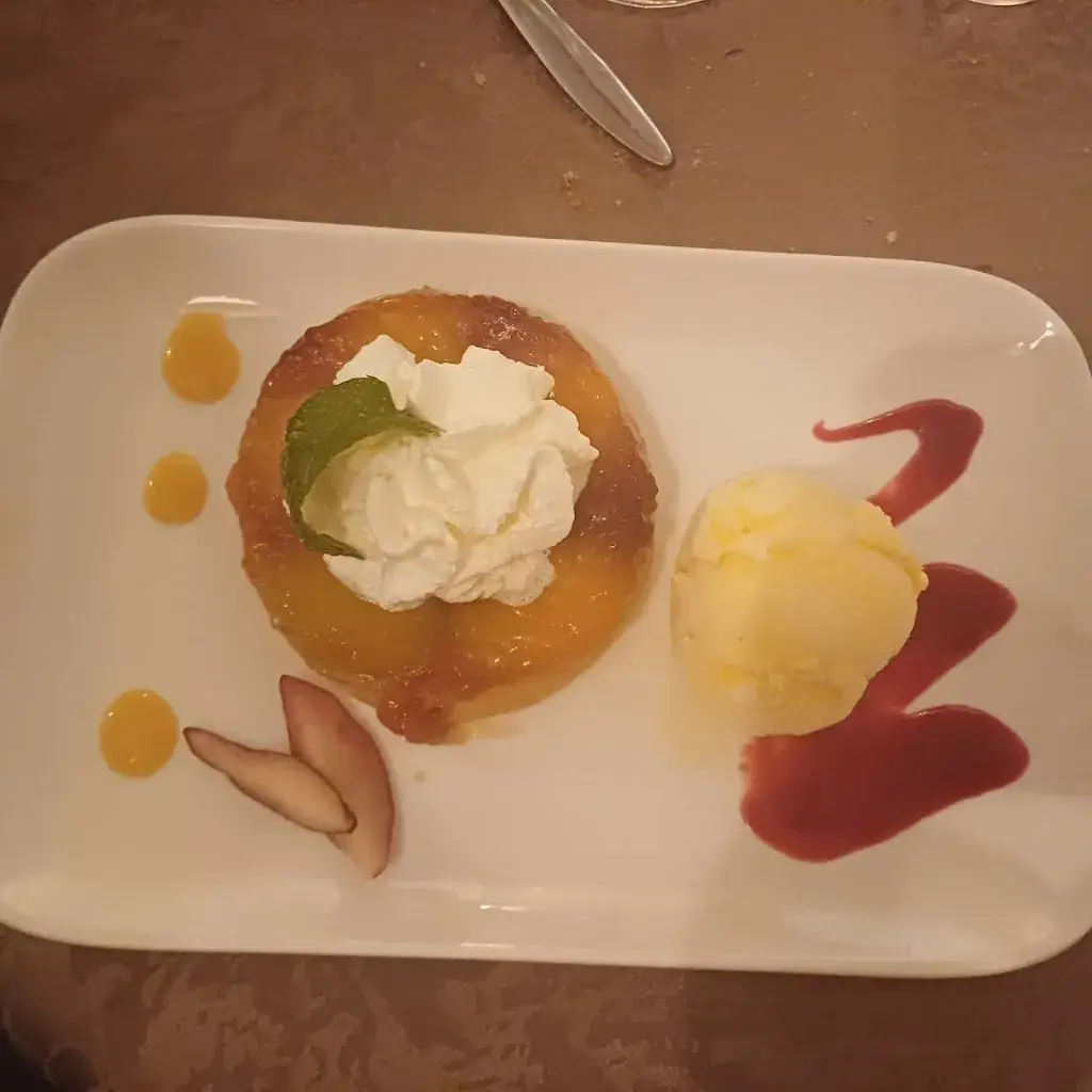 Christelle Bouhadouf_AUX BONS AMIS café restaurant_Culhat_review