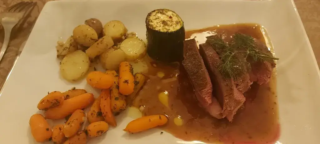 AUX BONS AMIS café restaurant_Culhat_slider_image_3